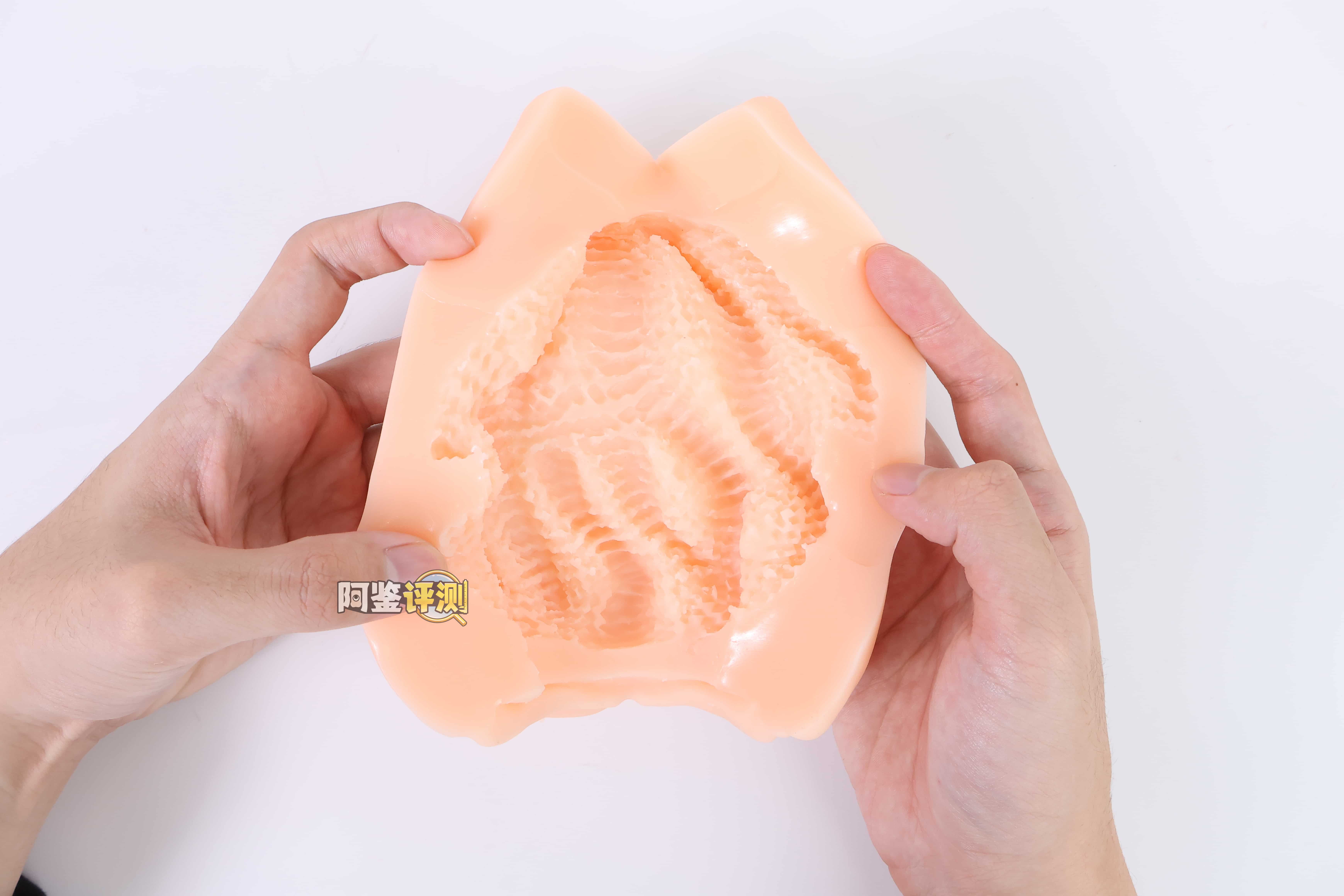 汤马托易士——”湿身淫穴”评测！大结构做进小杯子里，用起来感觉牛子偏来偏去的...