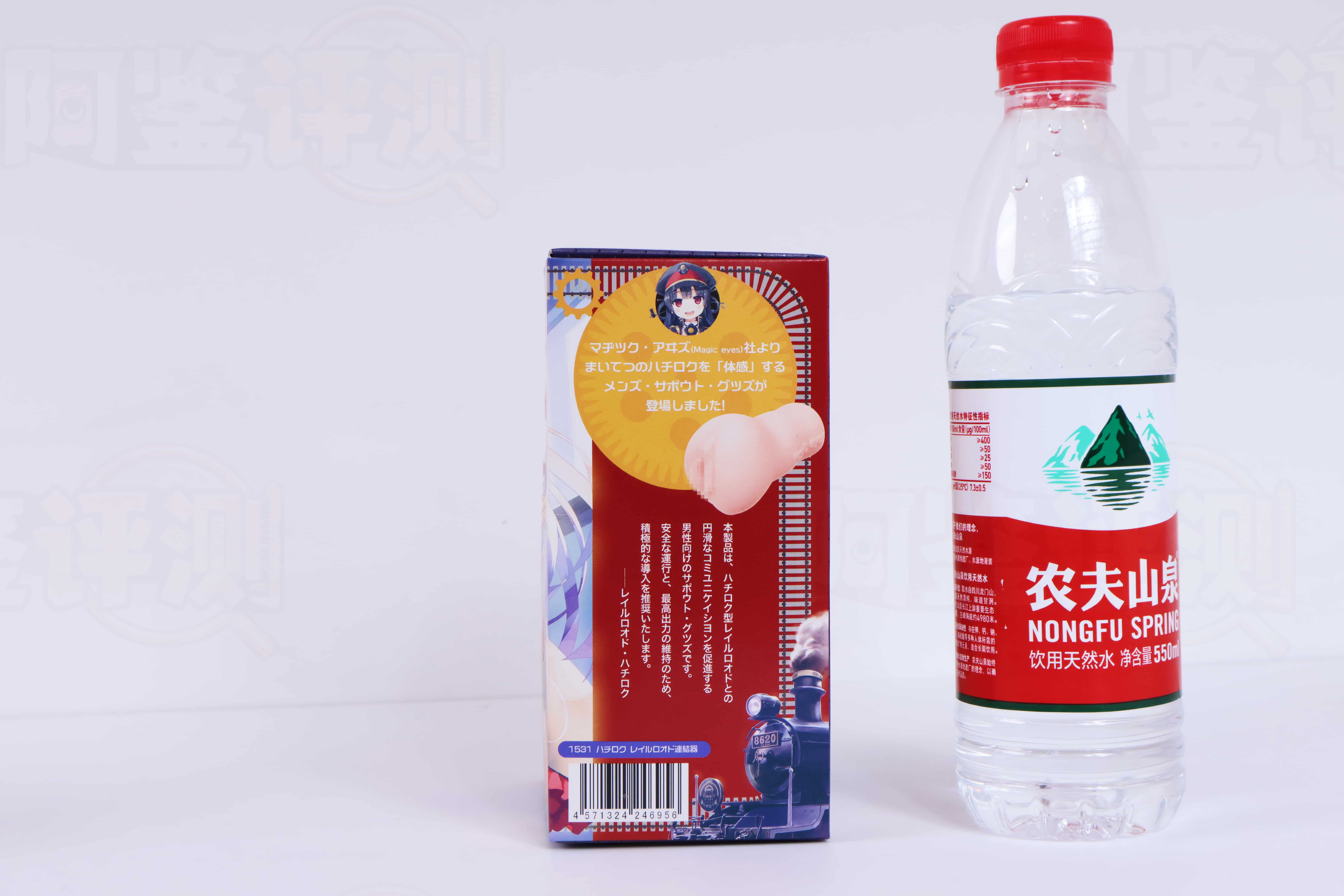 魔眼——”爱上火车联名款”评测！温柔贴合的普通小杯，杯子里真铺了条“铁轨”