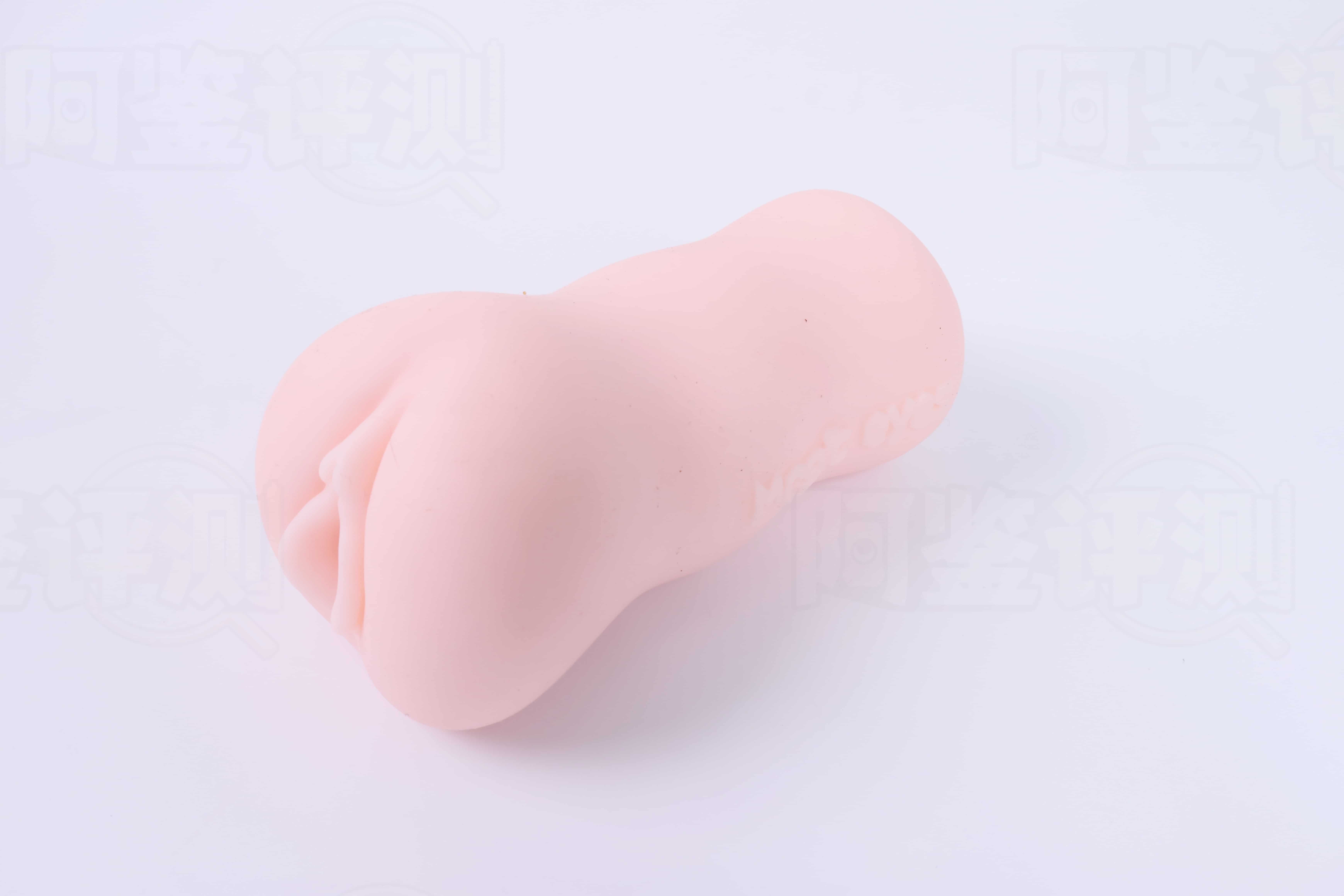 魔眼——”爱上火车联名款”评测！温柔贴合的普通小杯，杯子里真铺了条“铁轨”